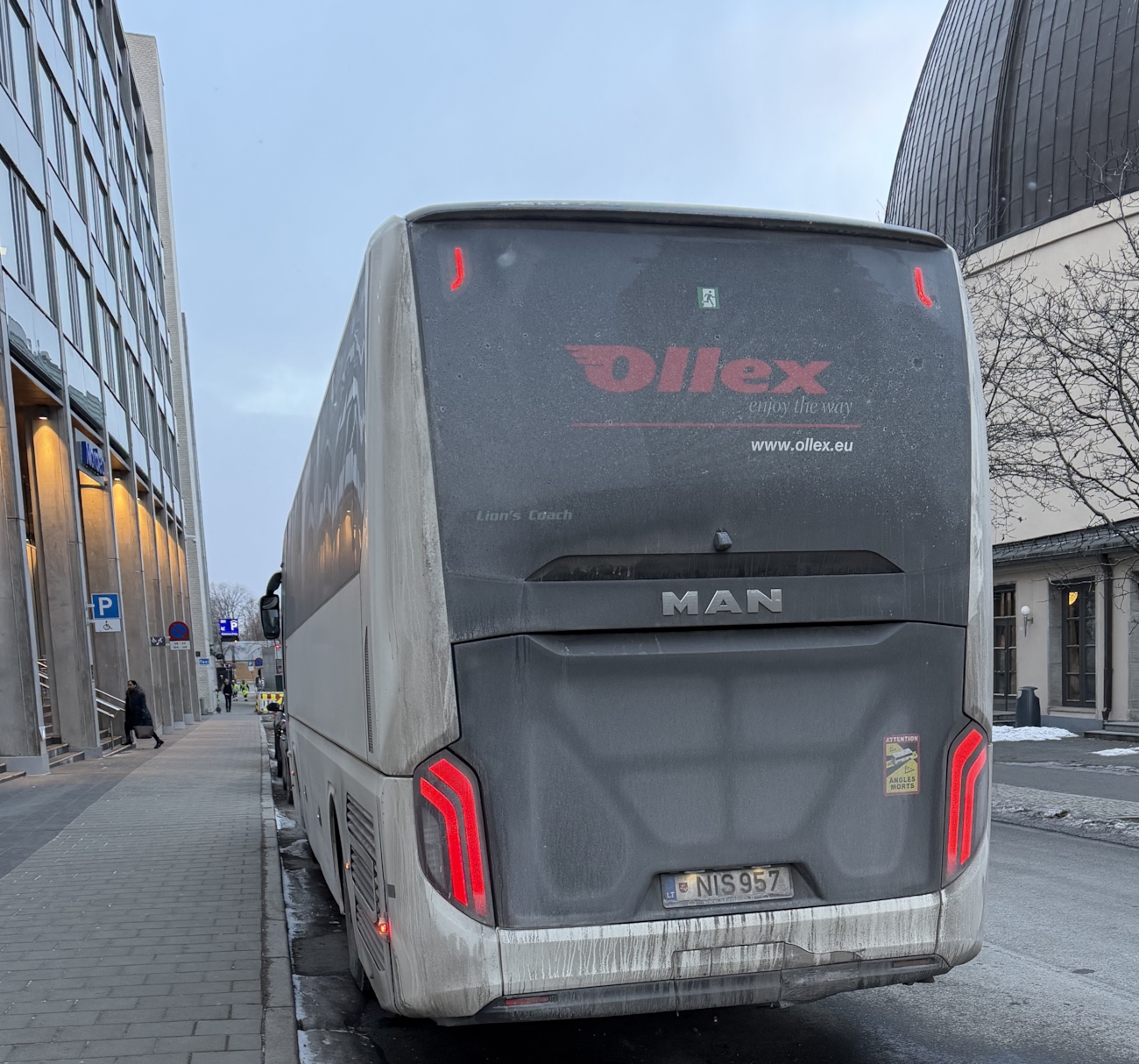 Bilde av utenlandsk turbuss