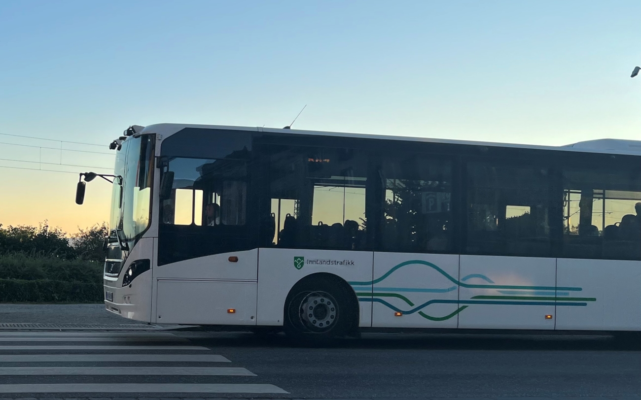 Bildet viser en buss